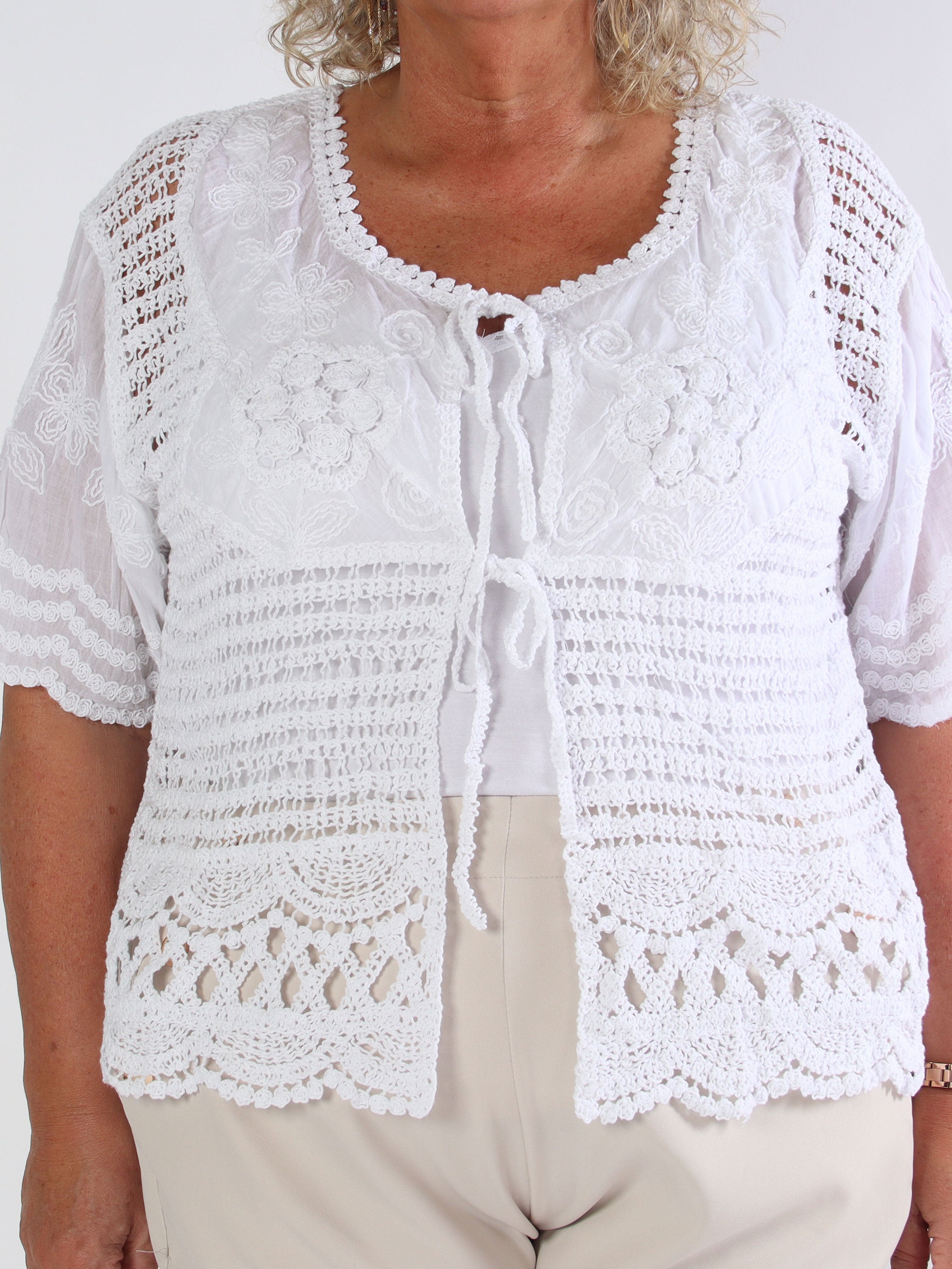 Agnes - Kort hæklet plus size cardigan i bomuld